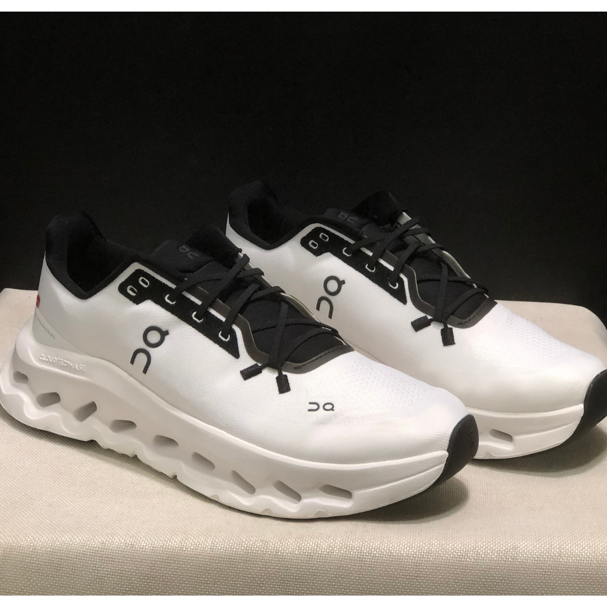 Cloudtilt - Black and White