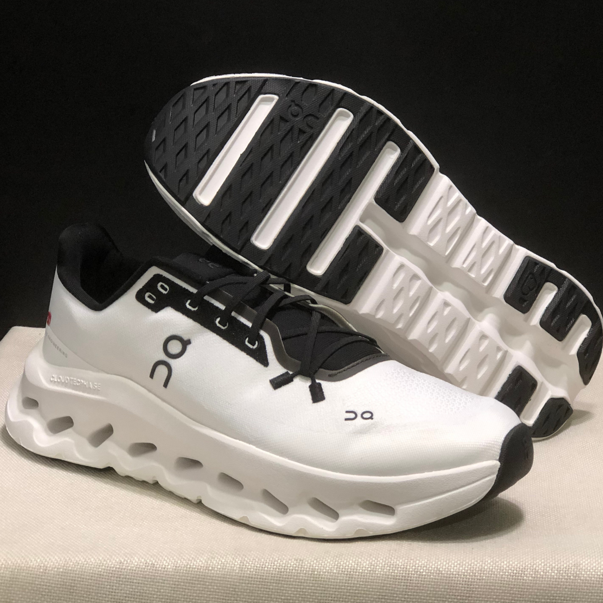 Cloudtilt - Black and White