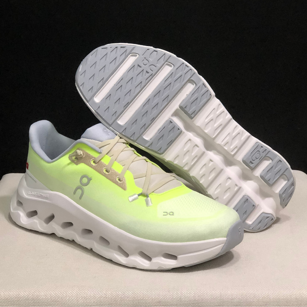 Cloudtilt - Lime Ivory